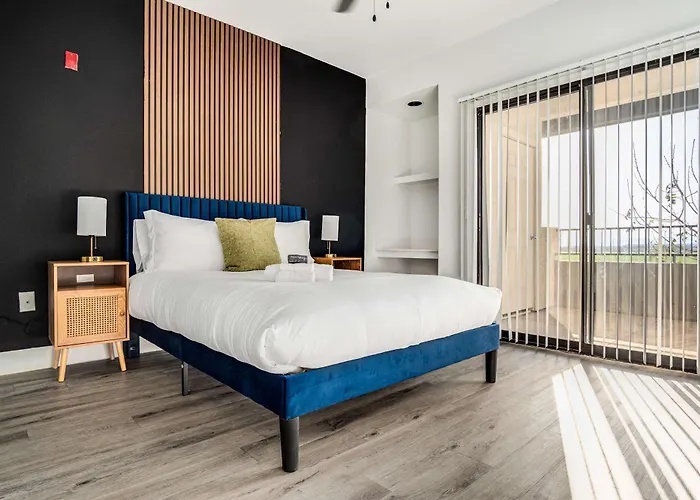 Boulevard 2br By Stadium Pool Parking Gym 10 Glendale