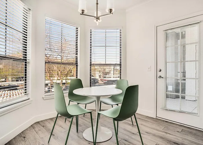 Boulevard 2br By Stadium Pool Parking Gym 10
